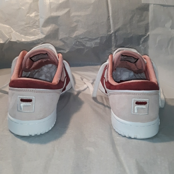 🚨 Fila Classic Sneakers Women size 9 Brand NEW - Picture 3 of 8